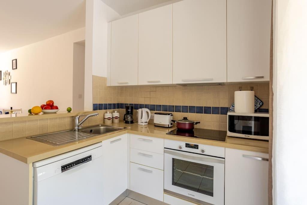 Grosses Apartment In Idyllischer Anlage, Strandnah Mandria  Zewnętrze zdjęcie